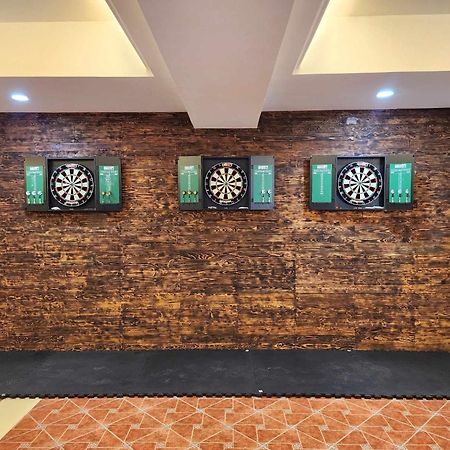 Burgundy McKinley Place Condotel near OKADA MANILA Eksteriør billede