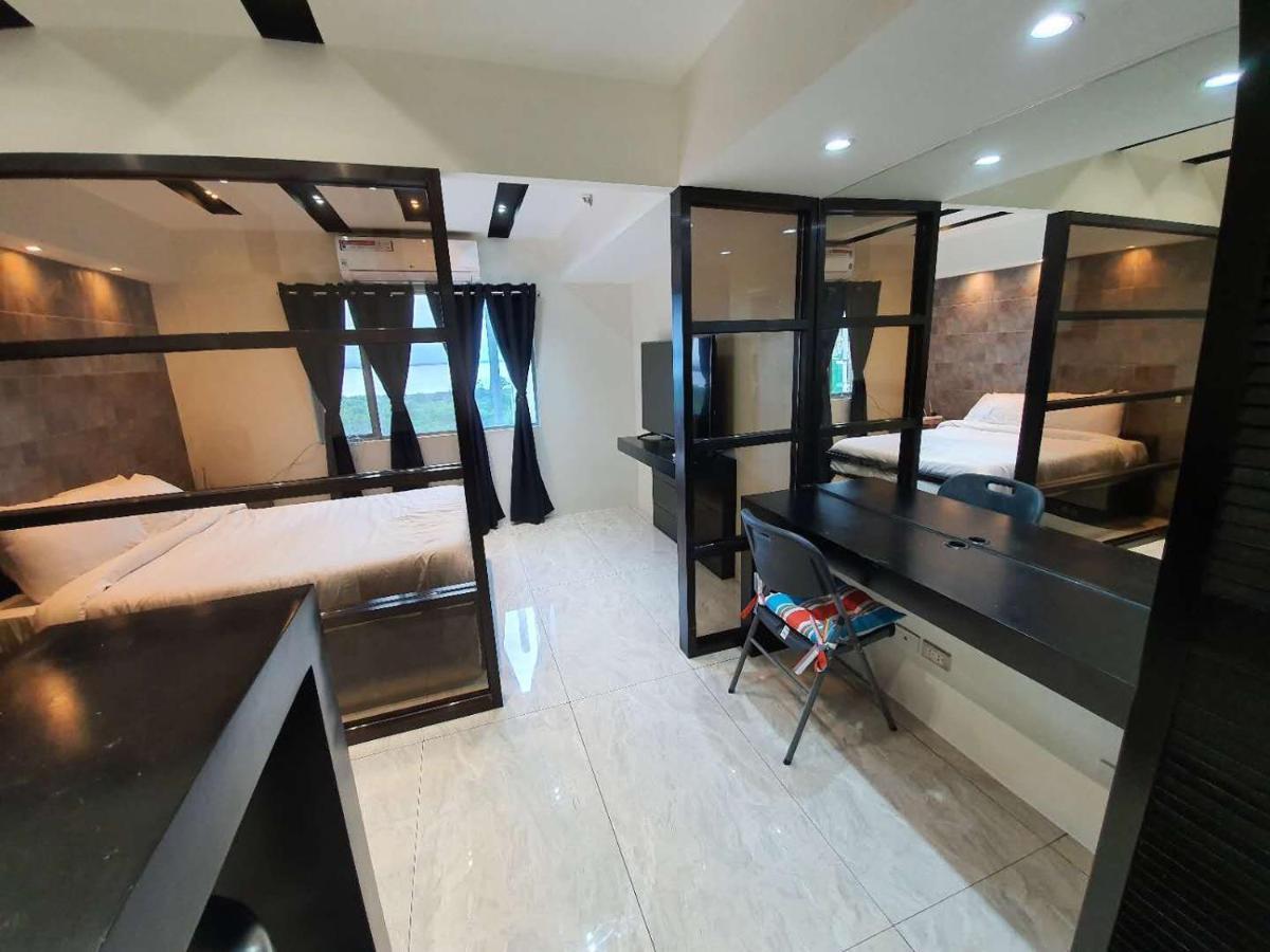 Burgundy McKinley Place Condotel near OKADA MANILA Eksteriør billede