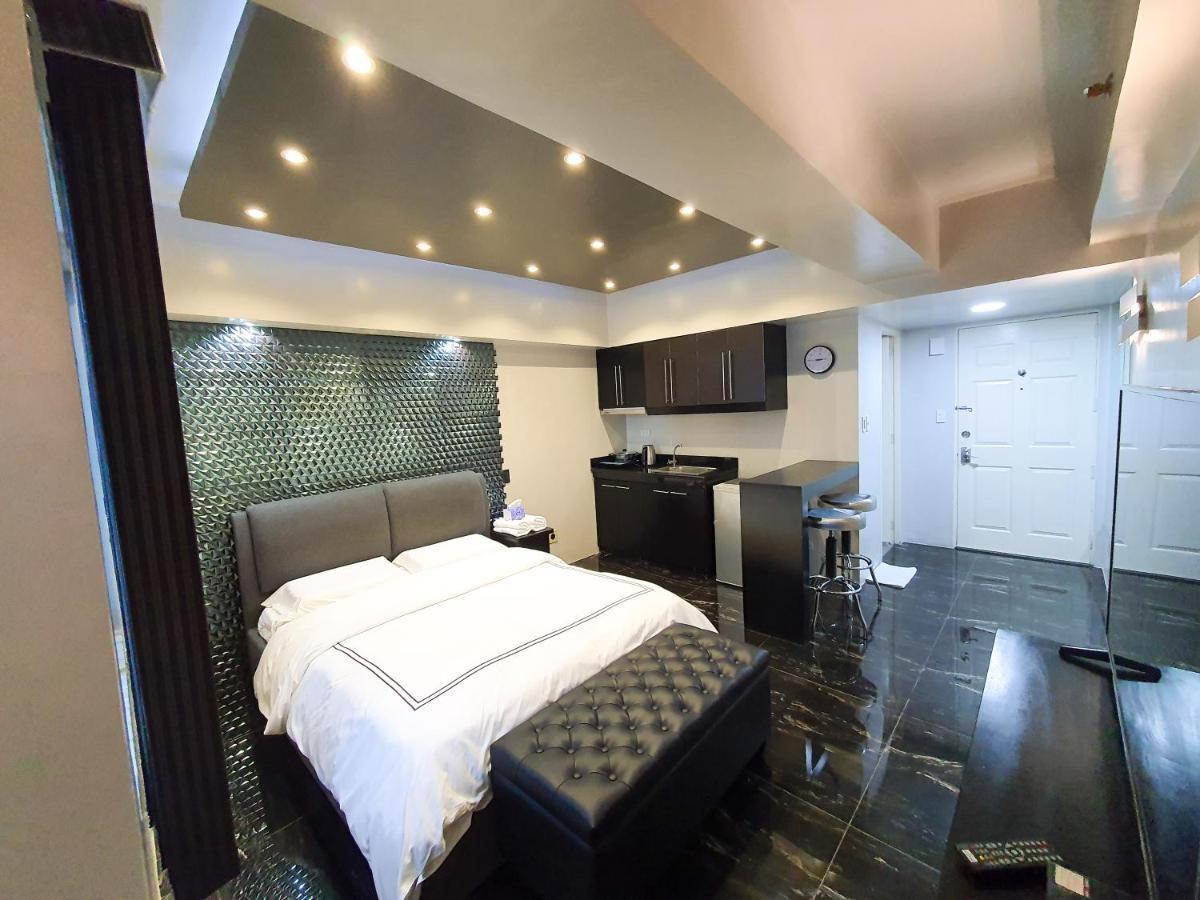 Burgundy McKinley Place Condotel near OKADA MANILA Eksteriør billede