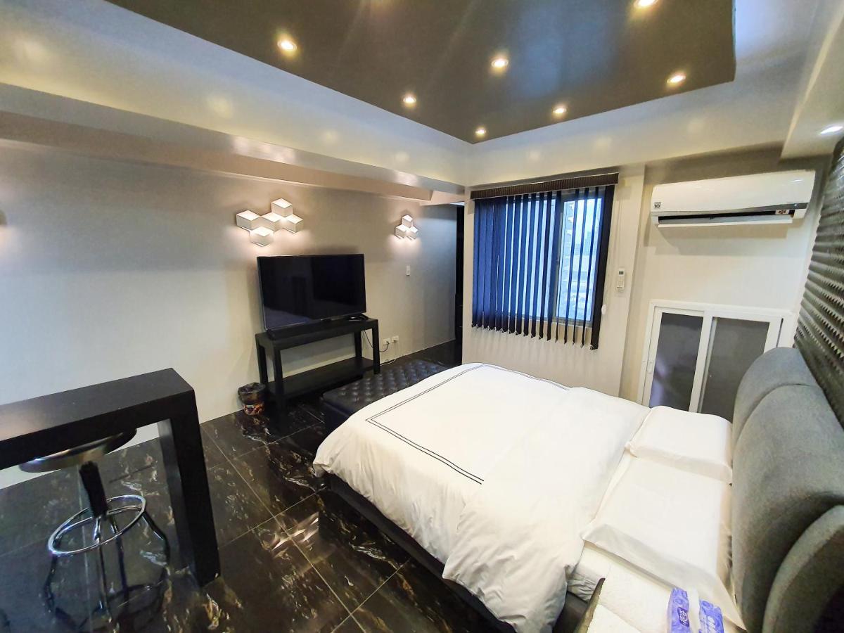 Burgundy McKinley Place Condotel near OKADA MANILA Eksteriør billede
