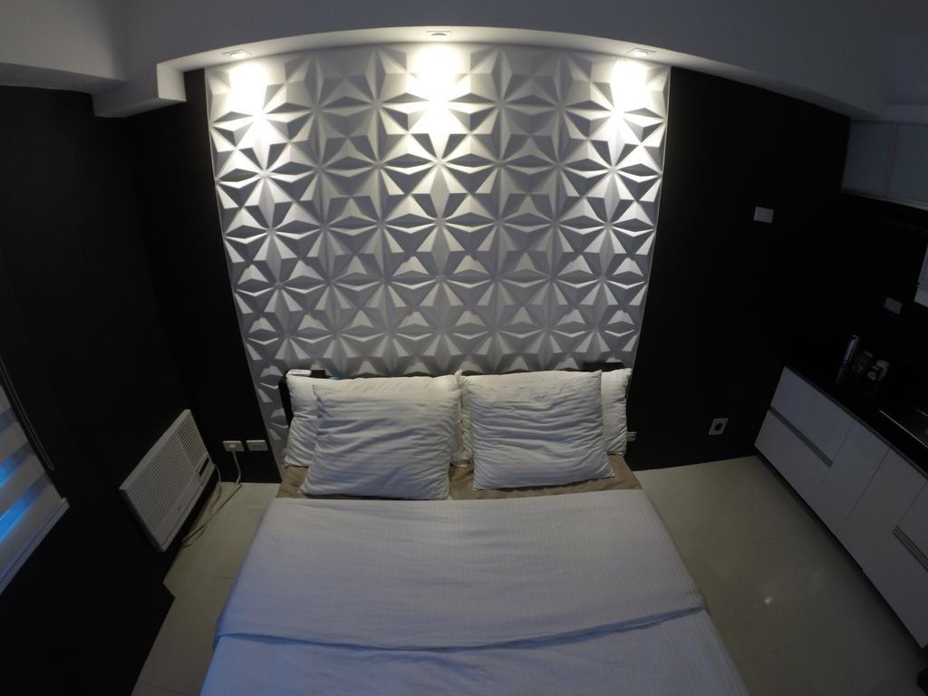Burgundy McKinley Place Condotel near OKADA MANILA Eksteriør billede
