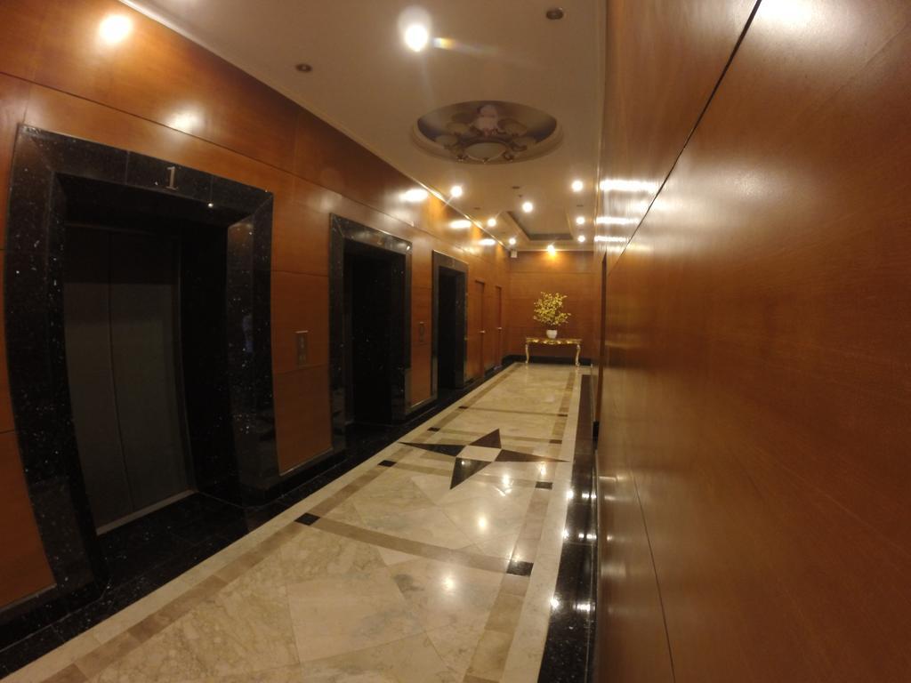Burgundy McKinley Place Condotel near OKADA MANILA Eksteriør billede