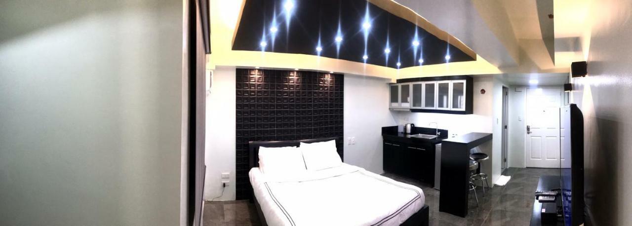 Burgundy McKinley Place Condotel near OKADA MANILA Eksteriør billede