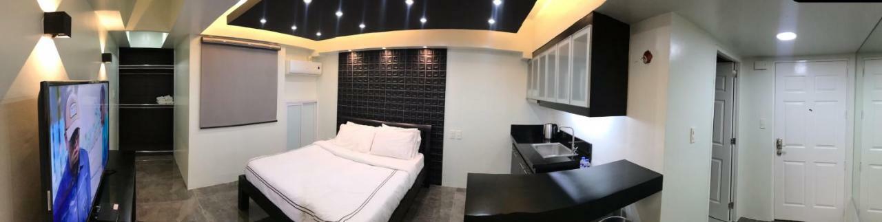 Burgundy McKinley Place Condotel near OKADA MANILA Eksteriør billede